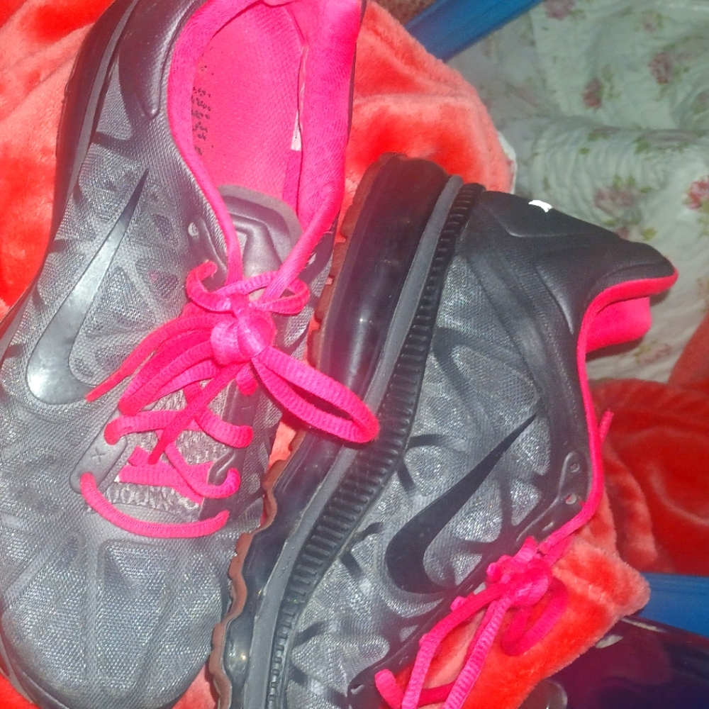 Nike air max black and hot pink!